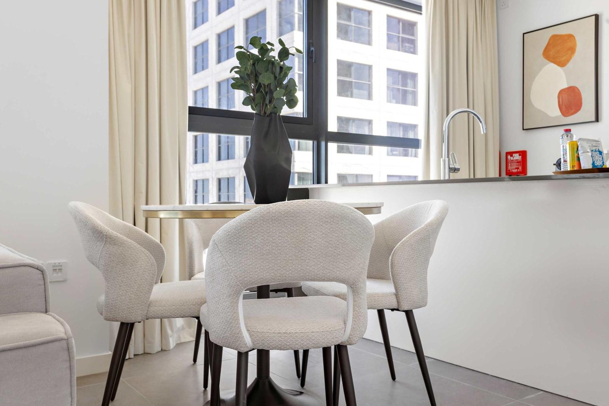 Silkhaus Chic In Pixel Tower With Private Apartment